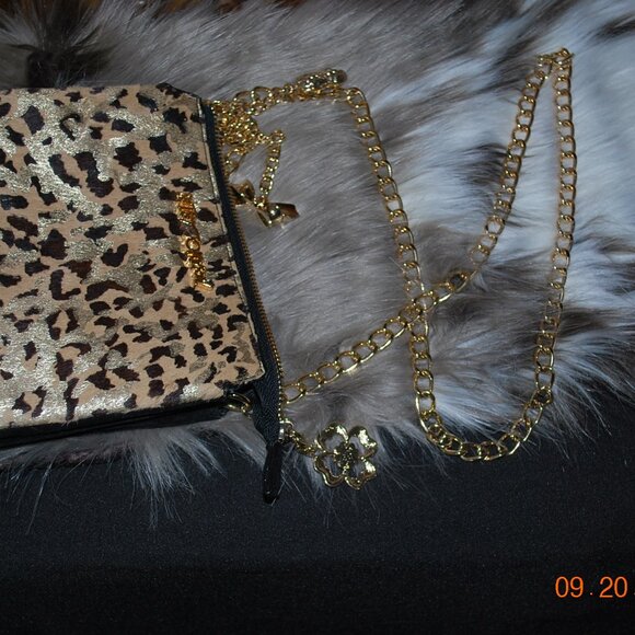 Betsey Johnson Elegant New Bag with gold color Chain - Picture 2 of 8